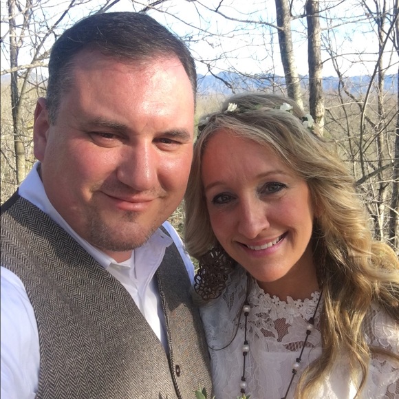 Meet your Posher, Bobbi - Picture 4 of 7